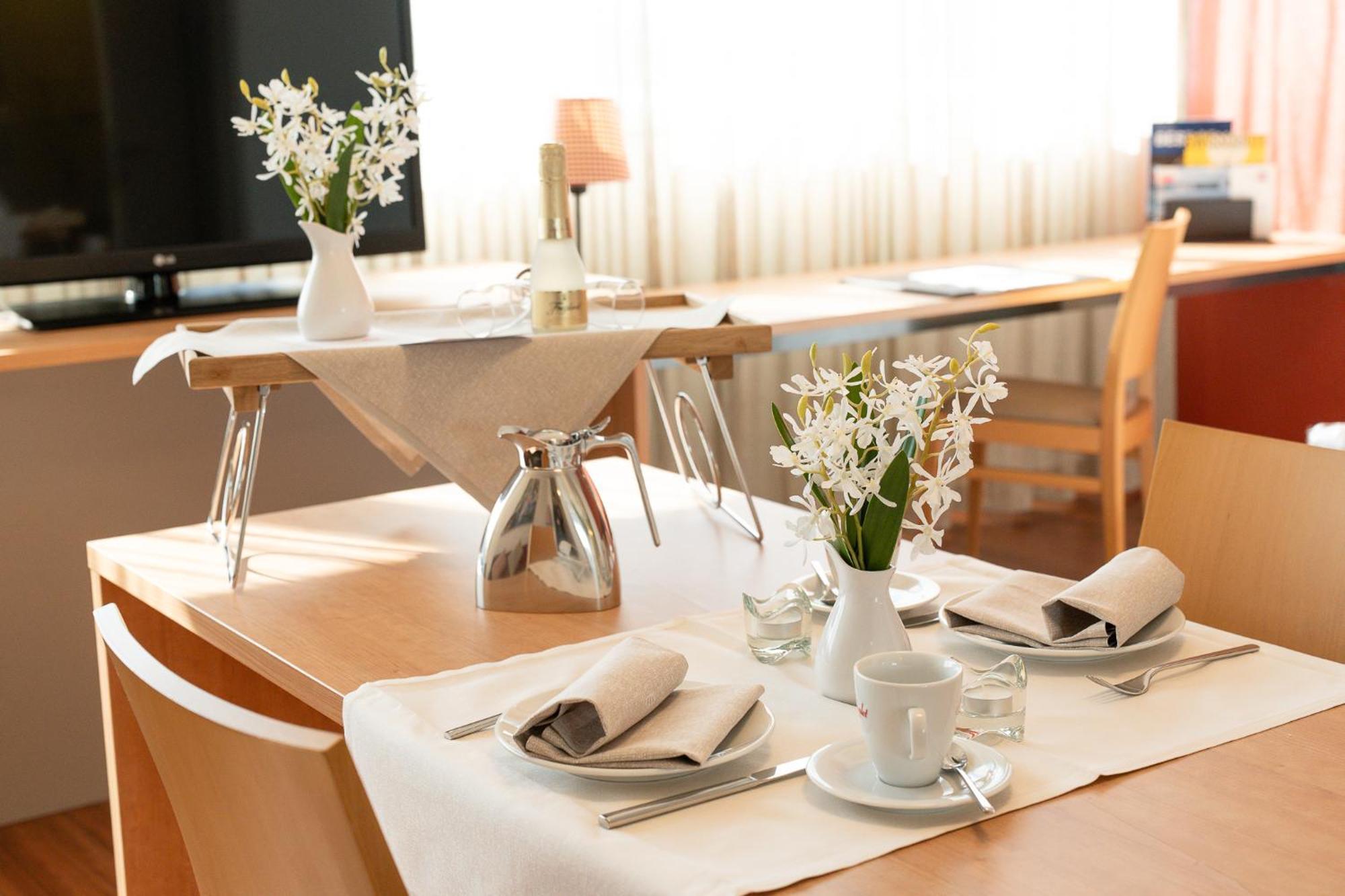 Swissever Hotel Zug Steinhausen Exteriör bild