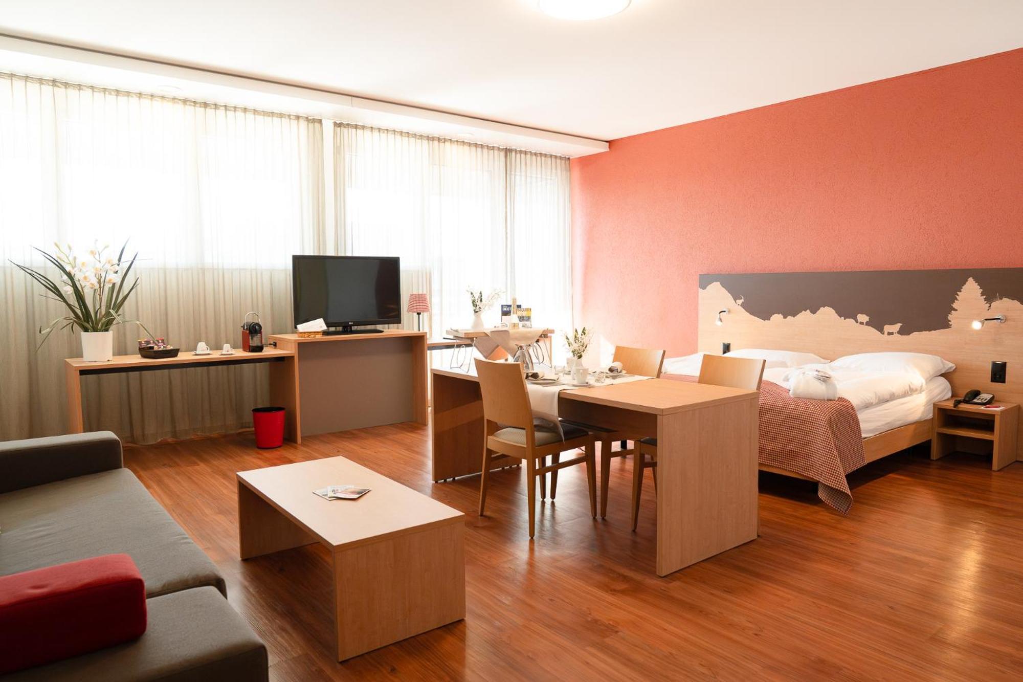 Swissever Hotel Zug Steinhausen Rum bild