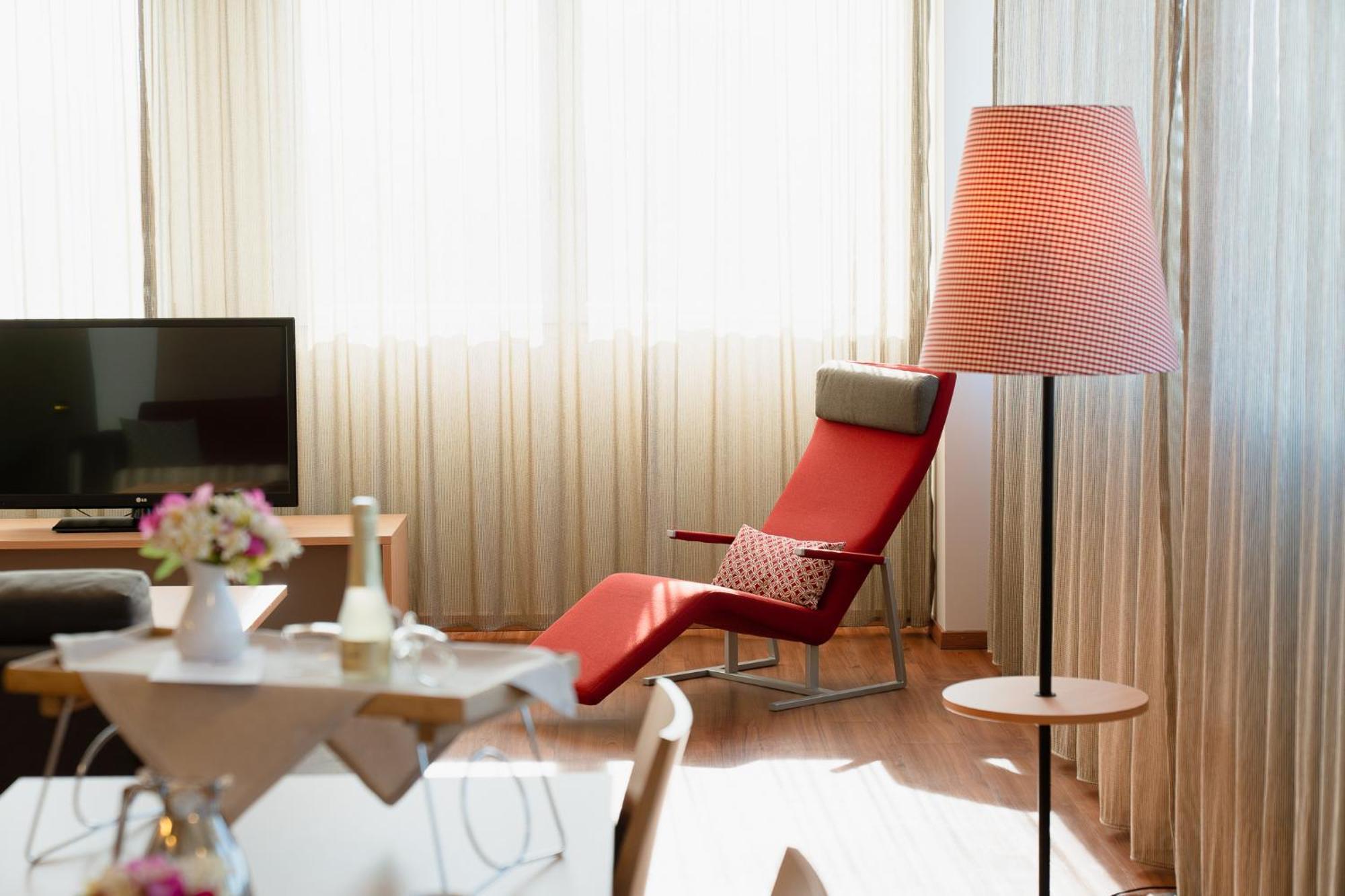 Swissever Hotel Zug Steinhausen Rum bild