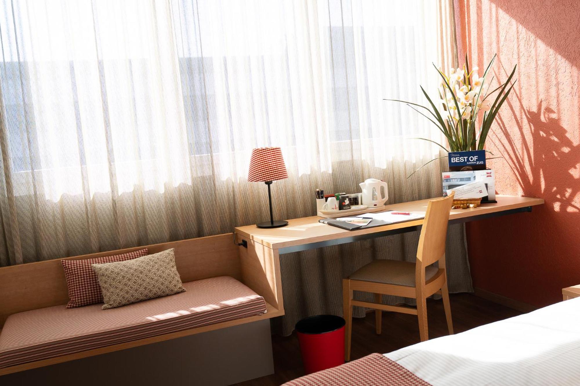 Swissever Hotel Zug Steinhausen Rum bild